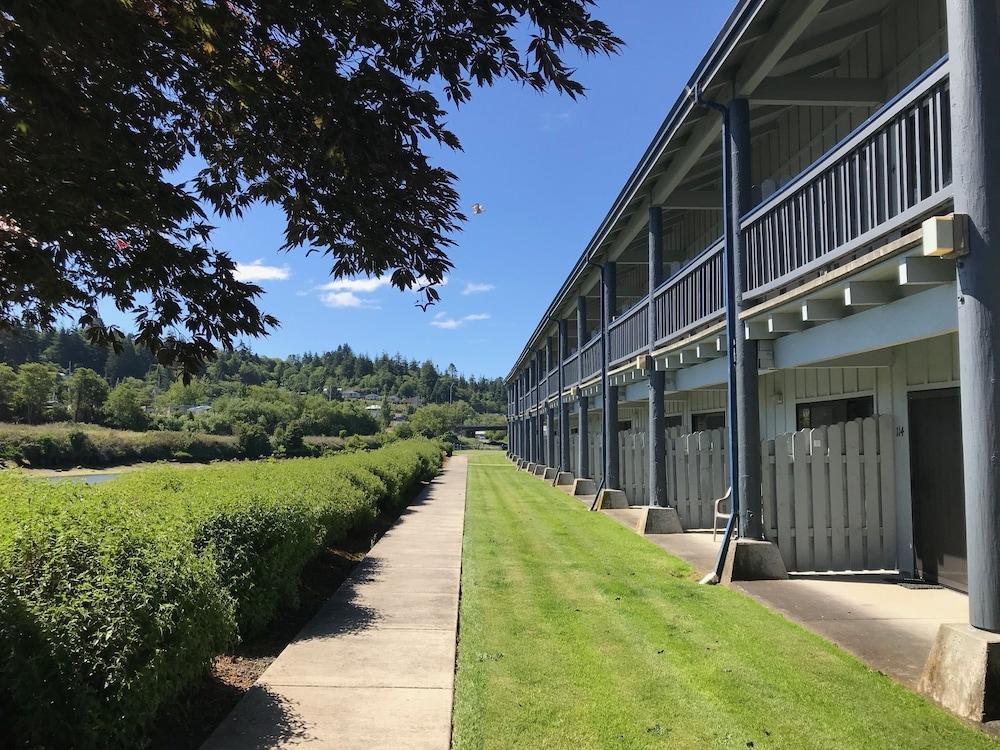 Edgewater Inn And Suites, Ascend Hotel Collection Coos Bay Exterior foto