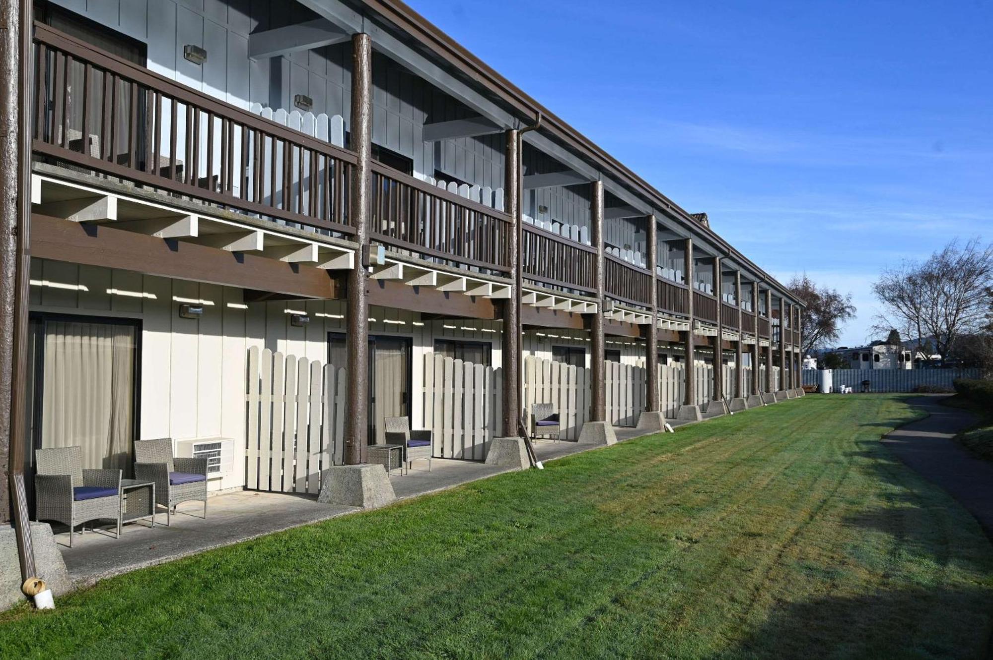 Edgewater Inn And Suites, Ascend Hotel Collection Coos Bay Exterior foto