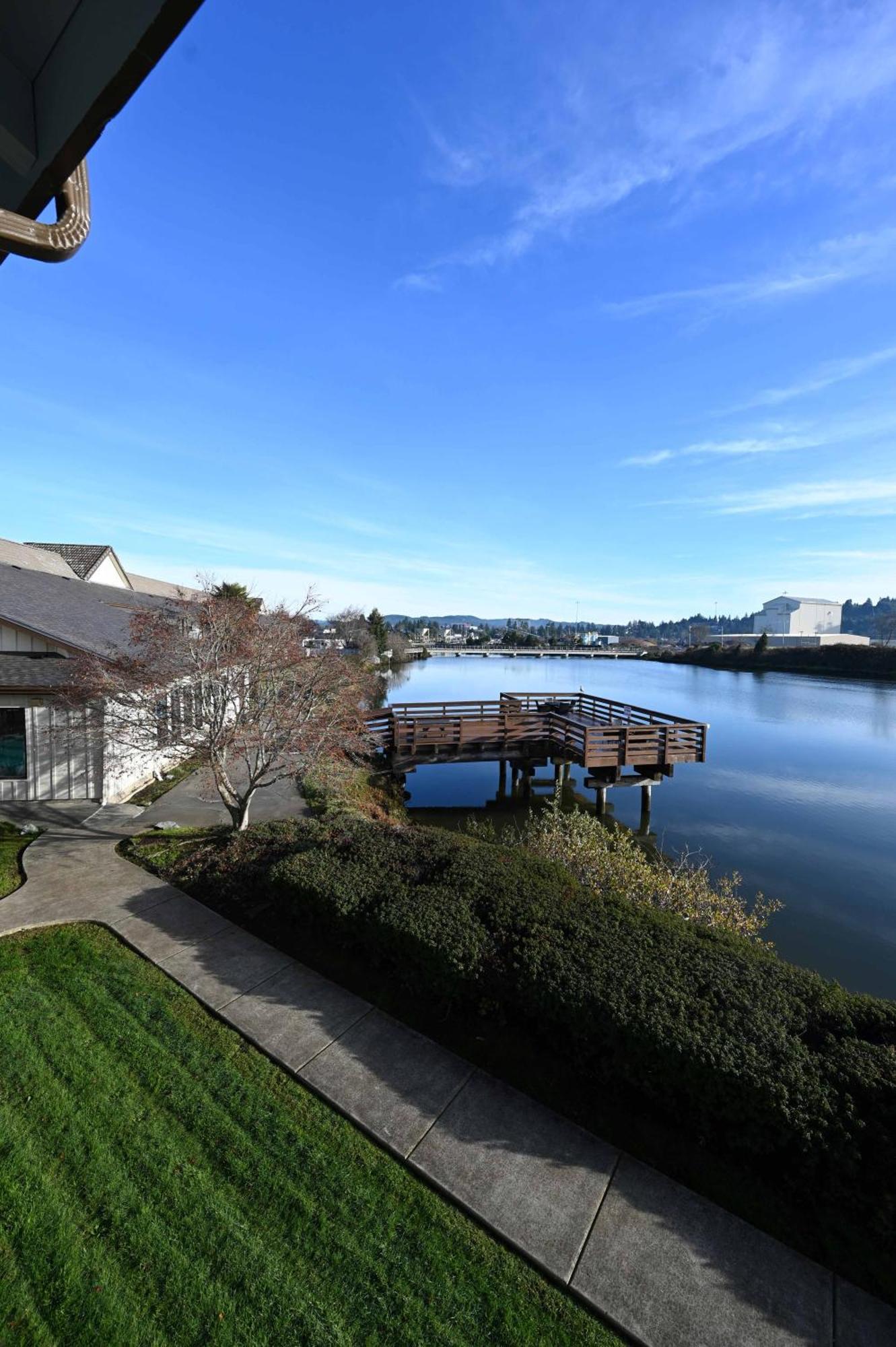 Edgewater Inn And Suites, Ascend Hotel Collection Coos Bay Exterior foto