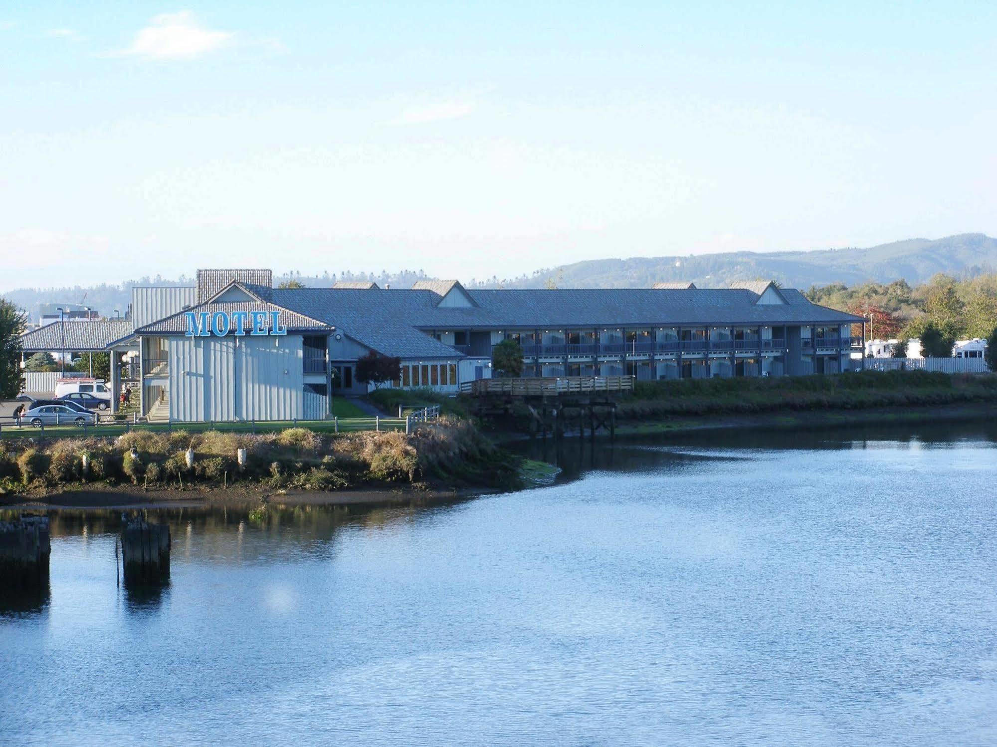 Edgewater Inn And Suites, Ascend Hotel Collection Coos Bay Exterior foto
